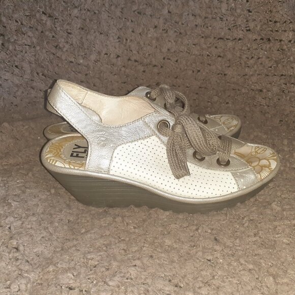 FLY LONDON-Yuta-Cream Leather/Metallic-Lace-Up Wedge-Perforated-Sz 41-Excellent - Picture 4 of 7